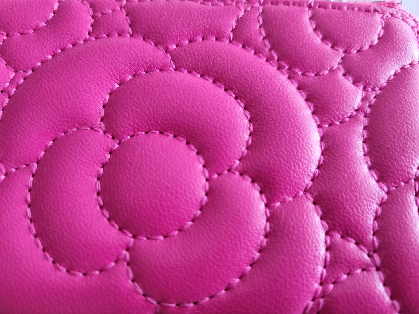 Chanel Schlüsseletui Camellia - Fuchsia/Pink