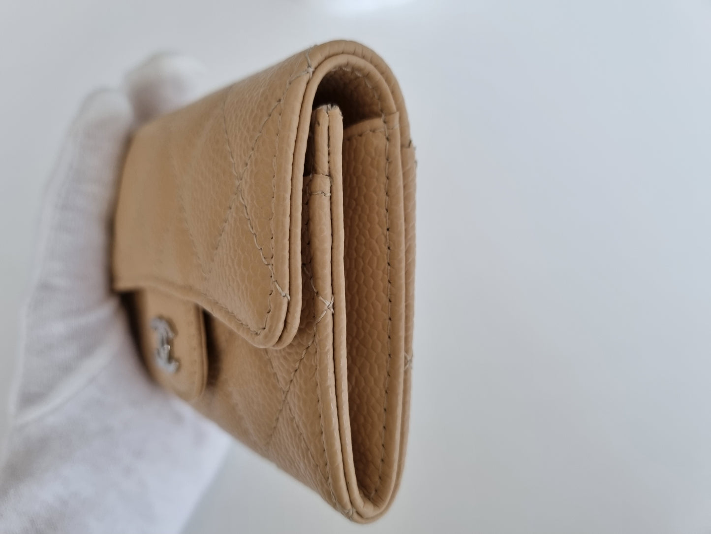 Chanel Kartenetui mit Patte - Kaviarleder - Beige - Silberne Hardware