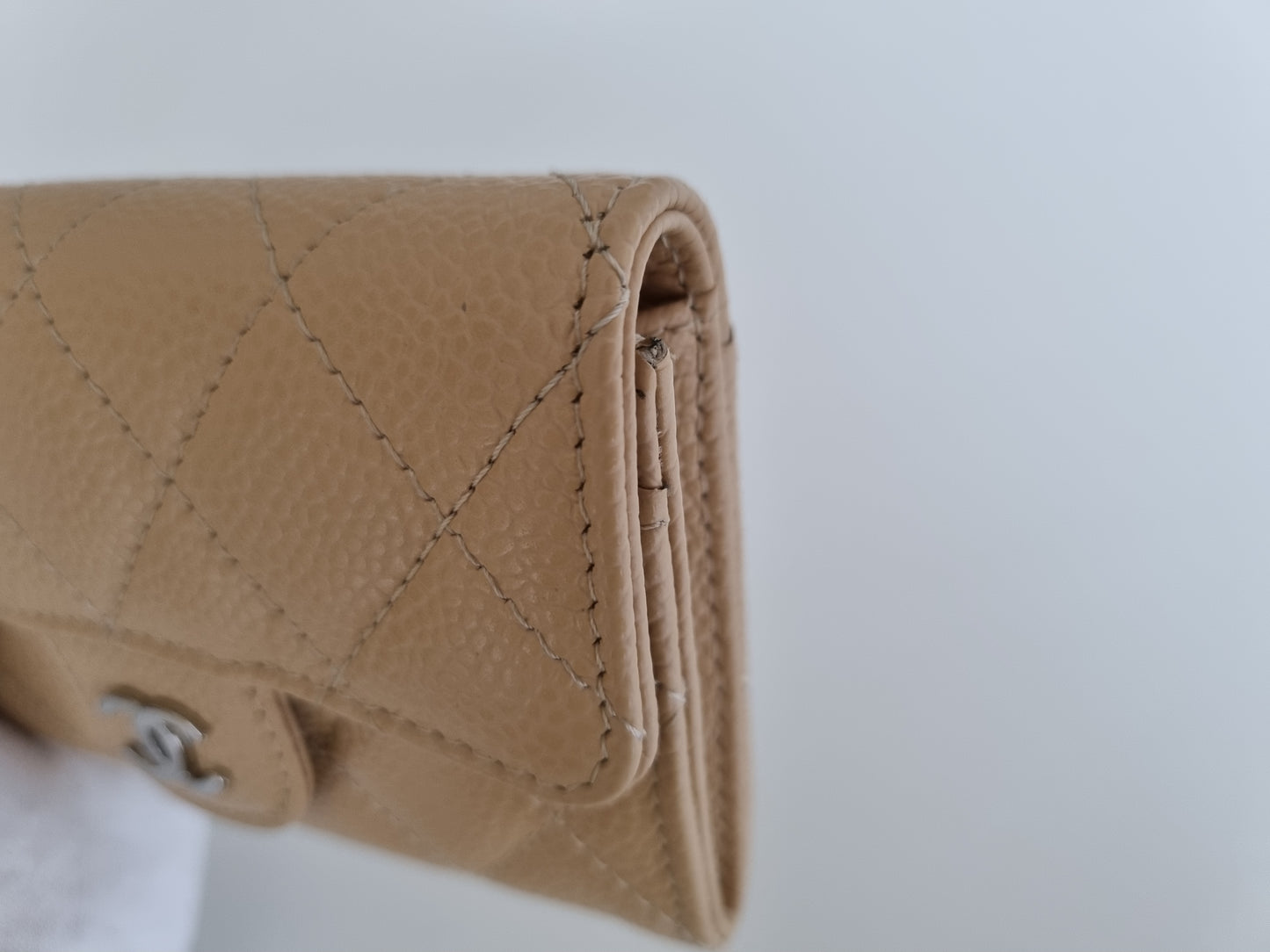 Chanel Kartenetui mit Patte - Kaviarleder - Beige - Silberne Hardware