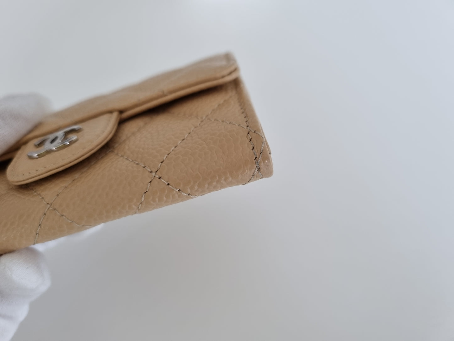 Chanel Kartenetui mit Patte - Kaviarleder - Beige - Silberne Hardware