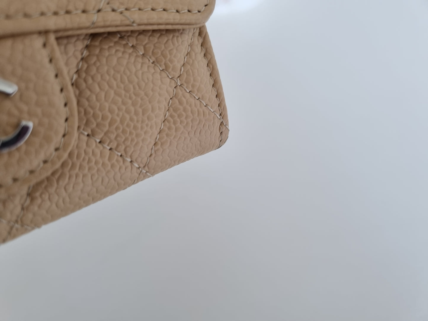 Chanel Kartenetui mit Patte - Kaviarleder - Beige - Silberne Hardware
