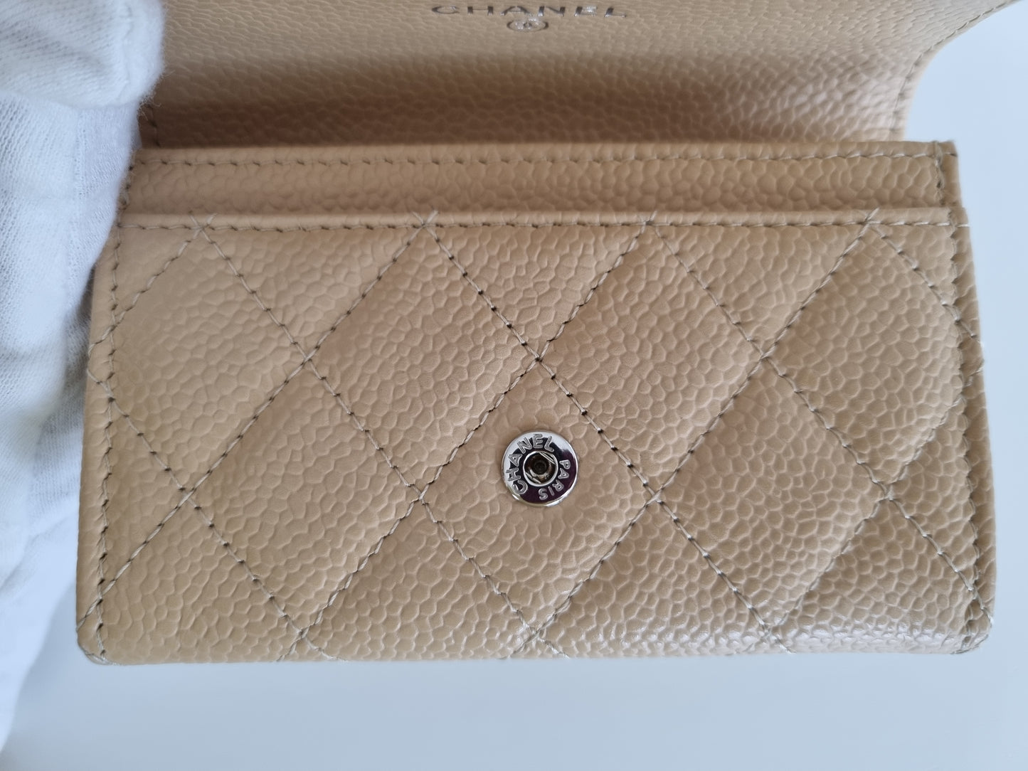 Chanel Kartenetui mit Patte - Kaviarleder - Beige - Silberne Hardware
