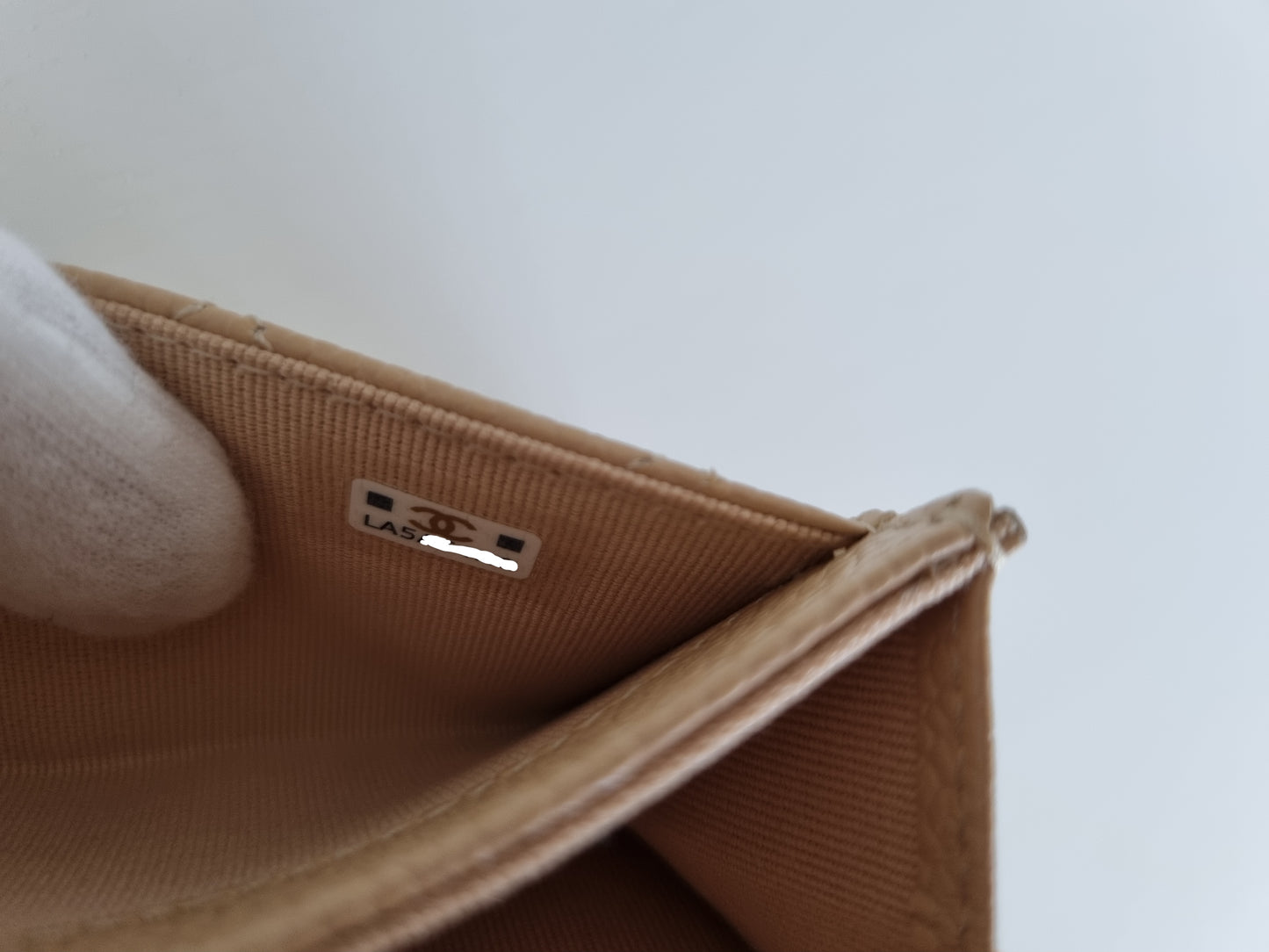 Chanel Kartenetui mit Patte - Kaviarleder - Beige - Silberne Hardware