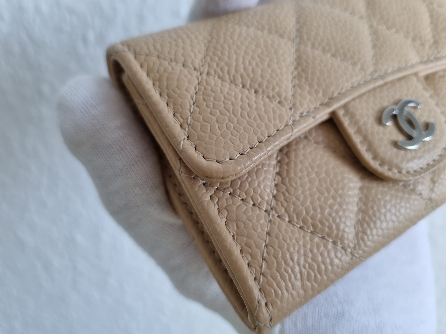 Chanel Kartenetui mit Patte - Kaviarleder - Beige - Silberne Hardware