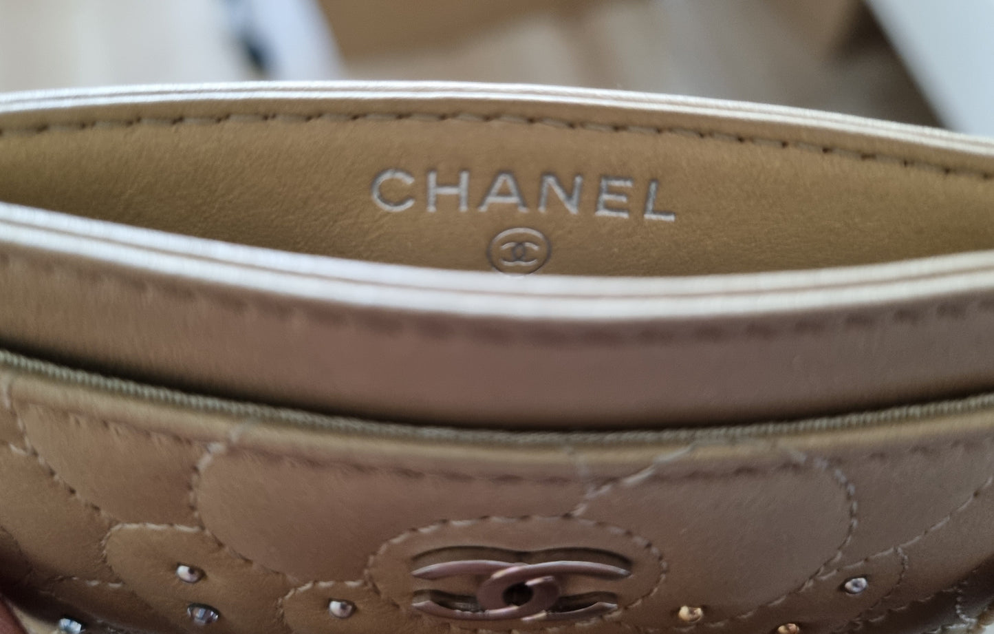 Chanel Kartenetui Gold Camellia
