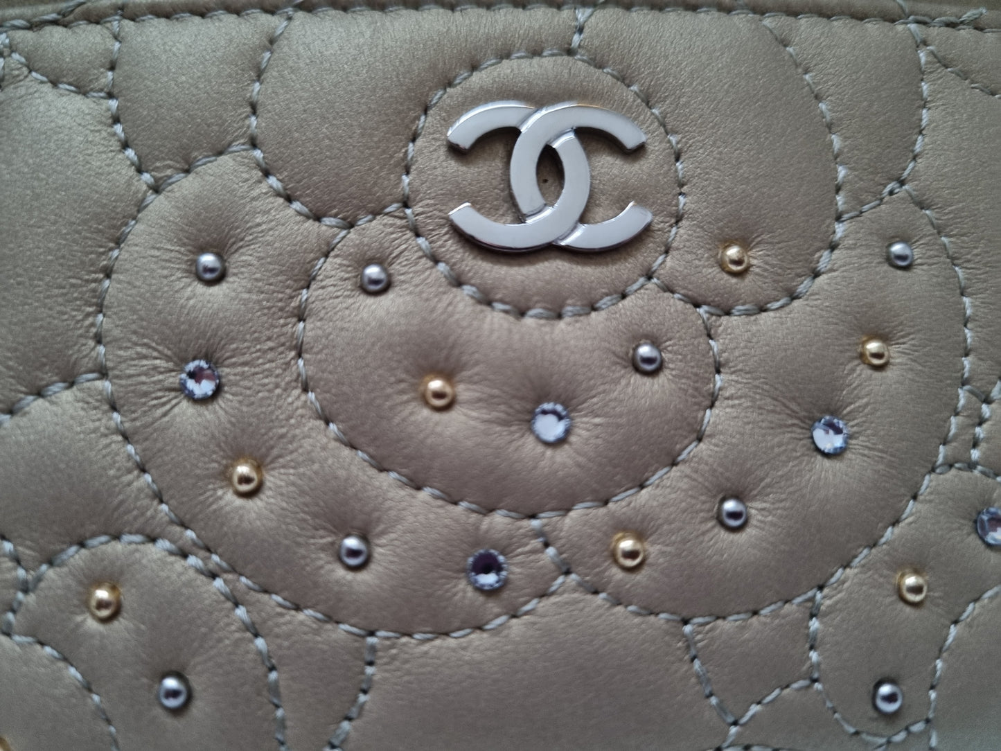 Chanel Kartenetui Gold Camellia