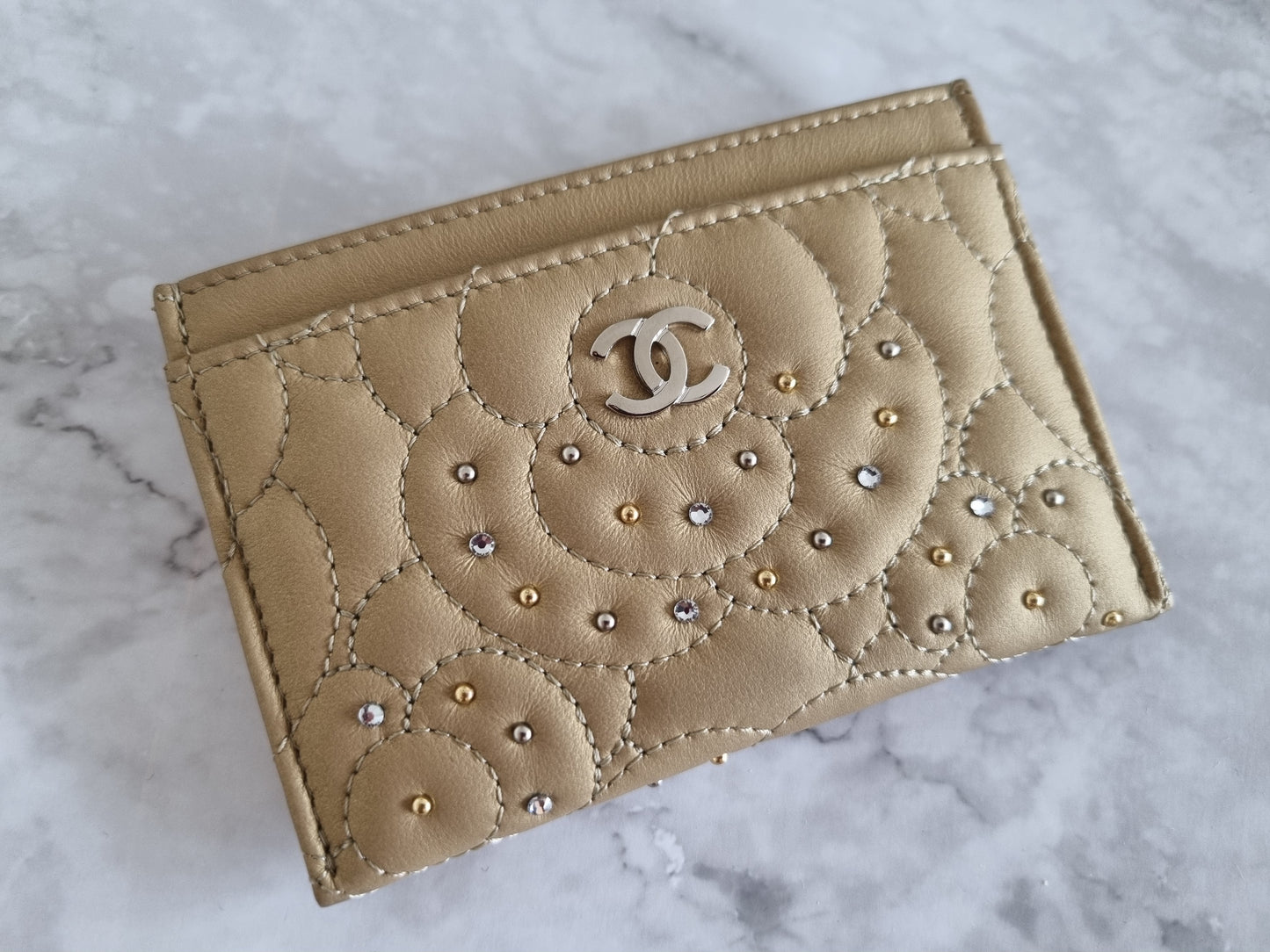 Chanel Kartenetui Gold Camellia