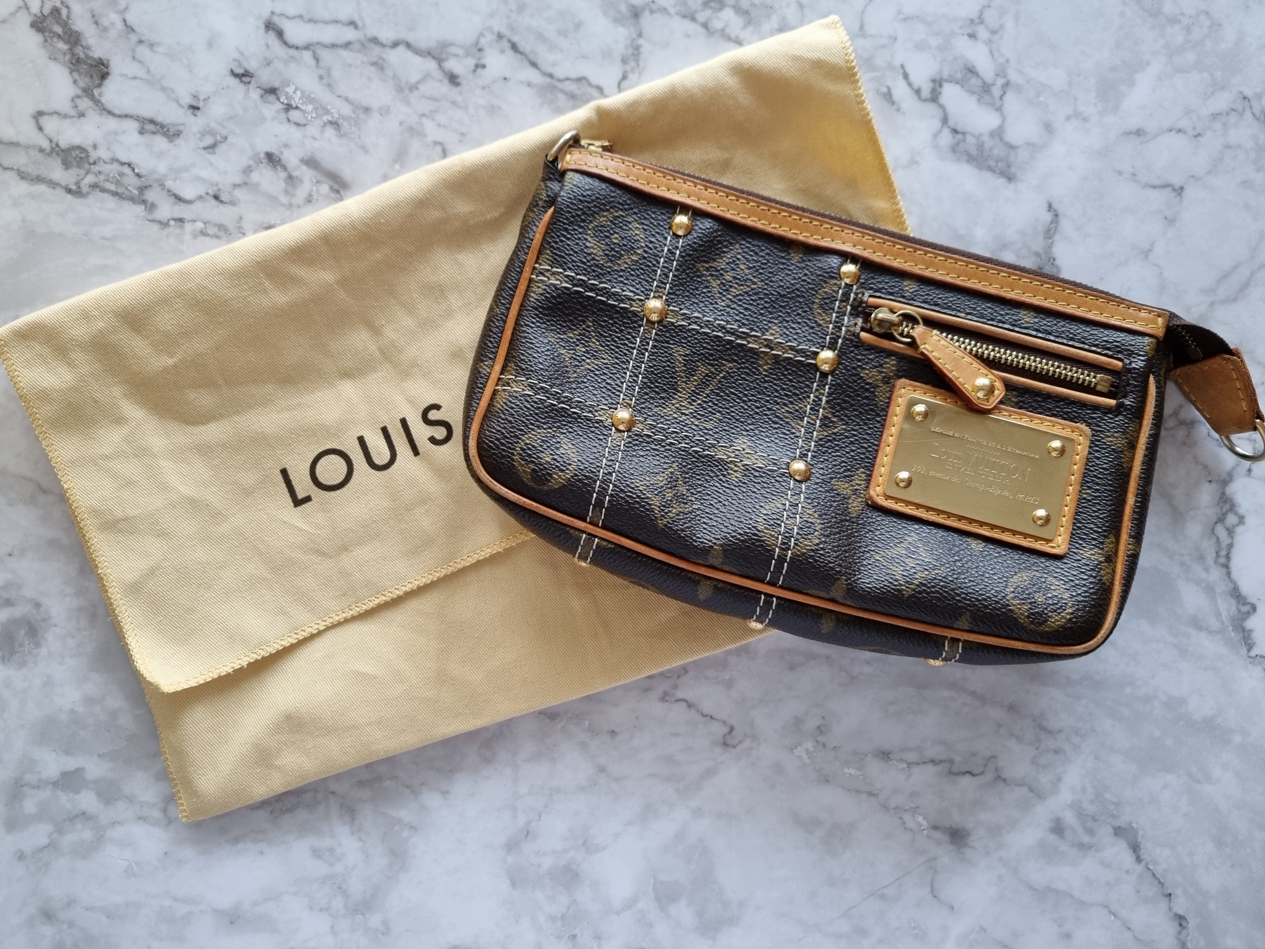 Louis Vuitton Rivets Pochette Dark brown Cloth ref.439917 - Joli