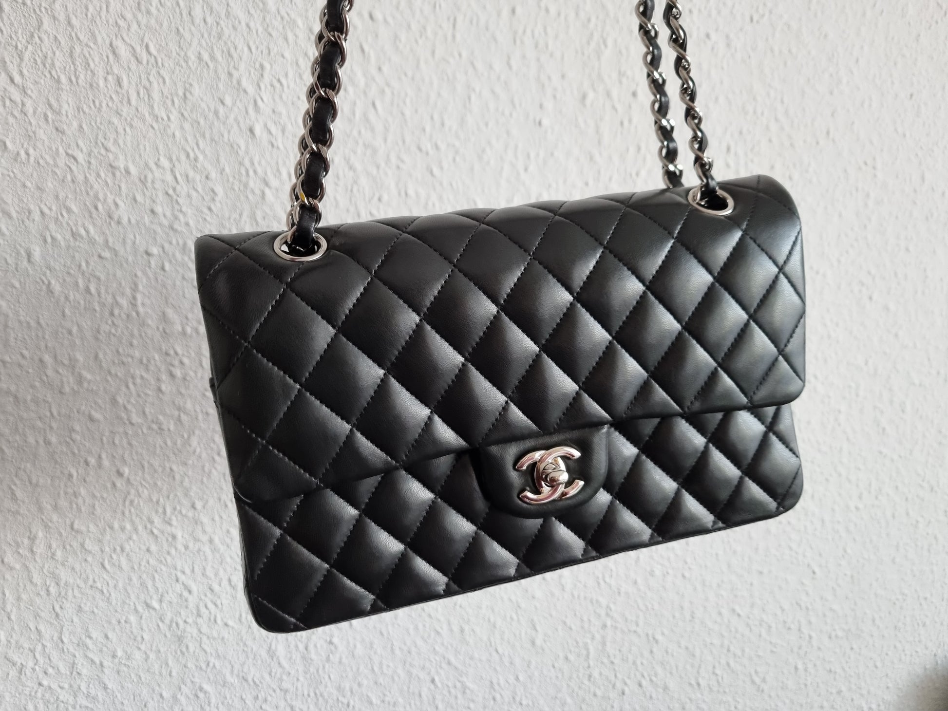 Gebrauchte Chanel Tasche Classic Flap: Jetzt bei Just One More Handbag.