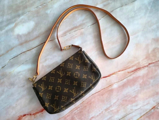 Louis Vuitton Pochette Accessoires Monogram - Vintage