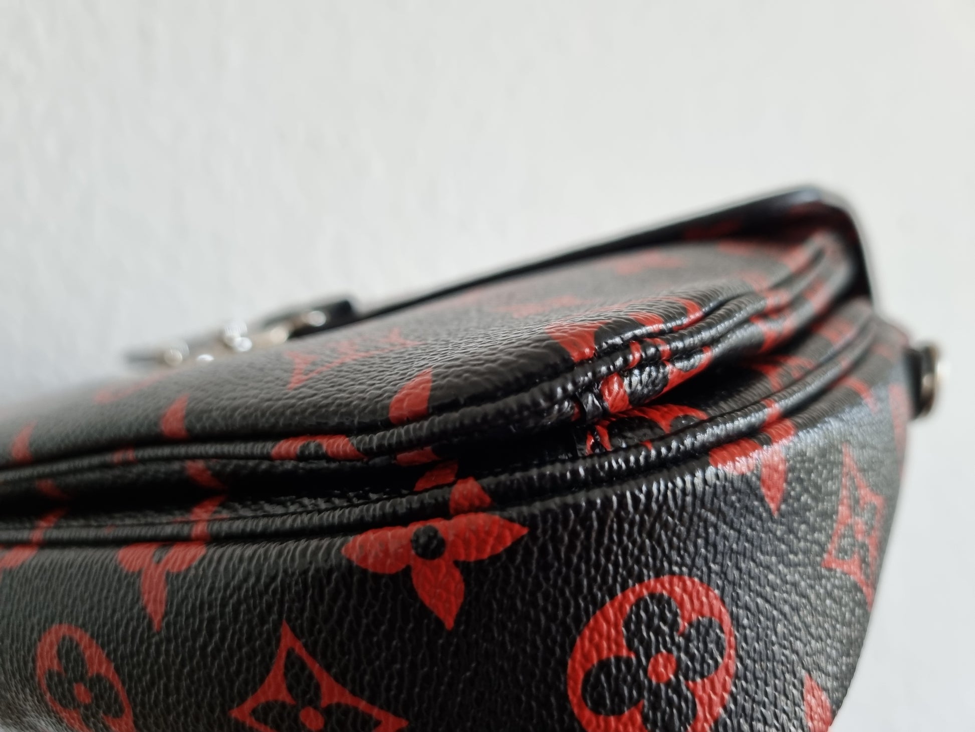 Louis Vuitton Pochette Métis Infrarouge - Limited Edition – Just One More  Handbag