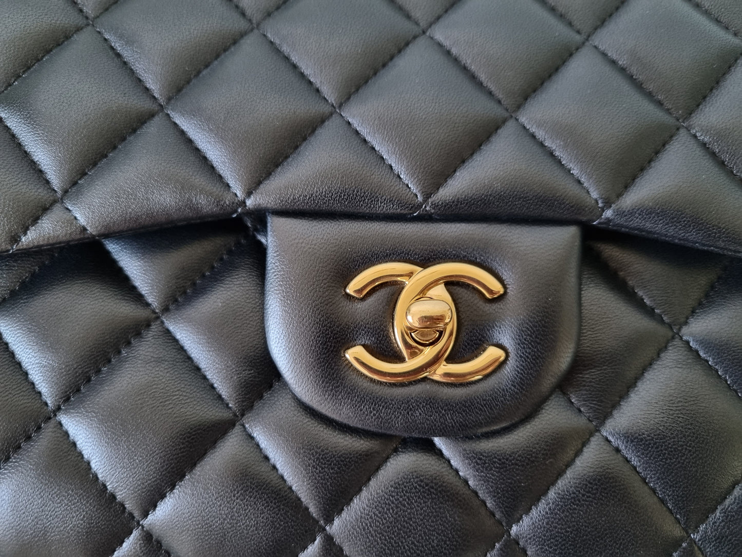 Chanel Jumbo Classic Double Flap - Schwarz - Lammleder mit Hardware in Gold