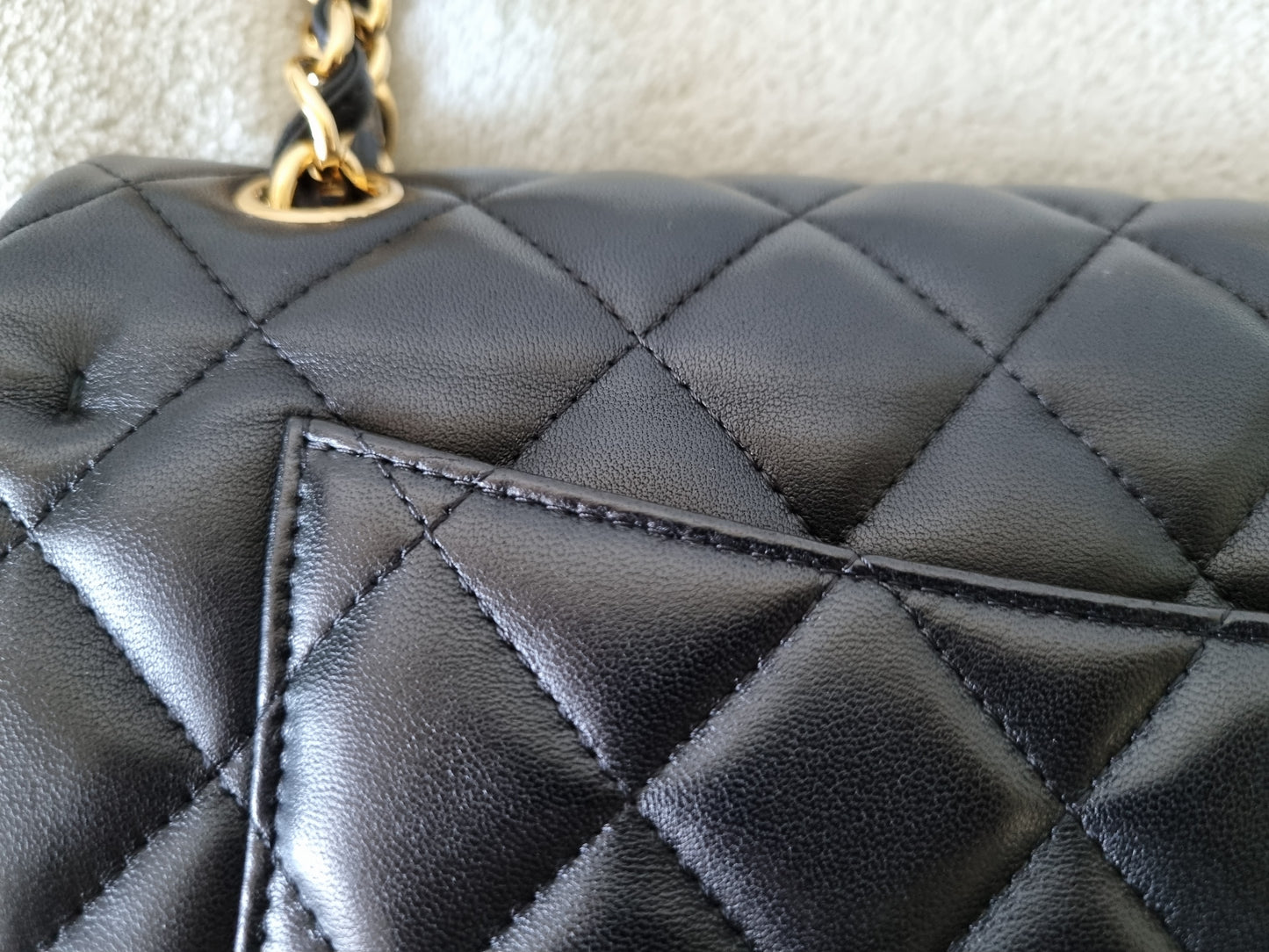 Chanel Jumbo Classic Double Flap - Schwarz - Lammleder mit Hardware in Gold