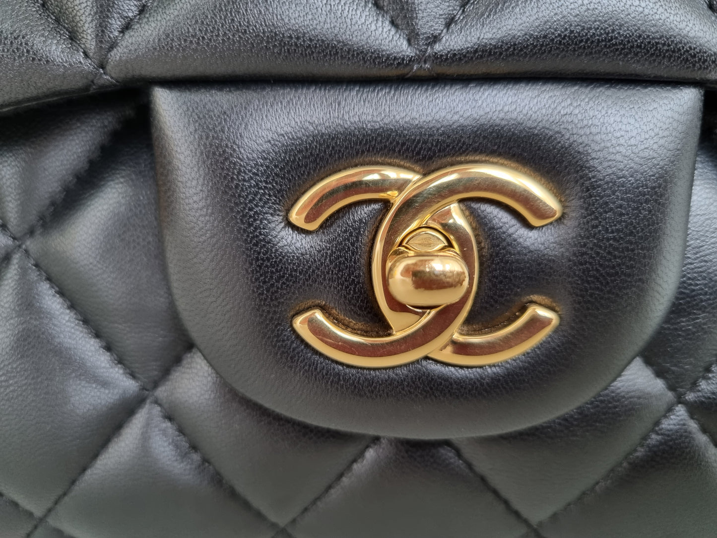 Chanel Jumbo Classic Double Flap - Schwarz - Lammleder mit Hardware in Gold