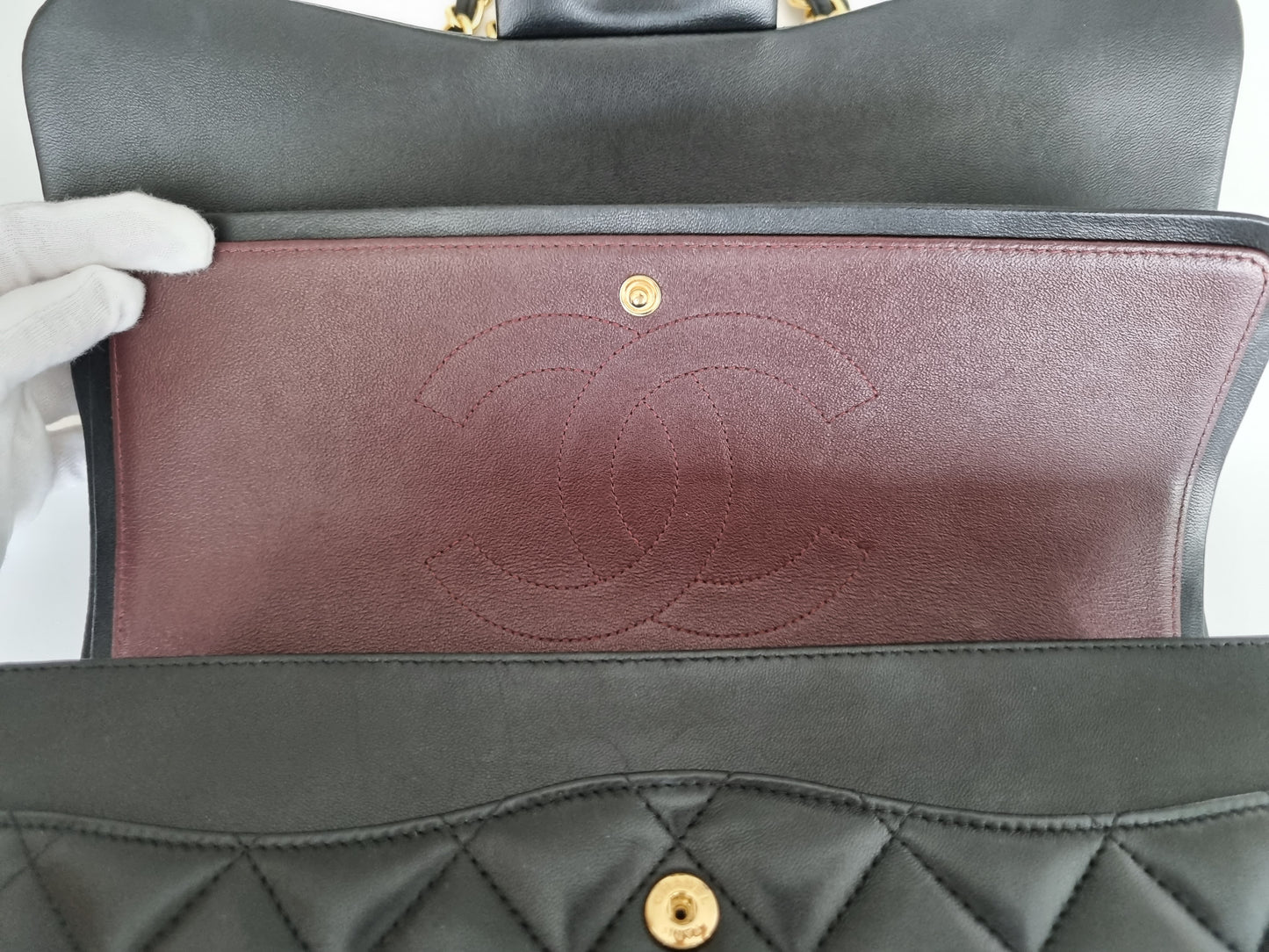 Chanel Jumbo Classic Double Flap - Schwarz - Lammleder mit Hardware in Gold