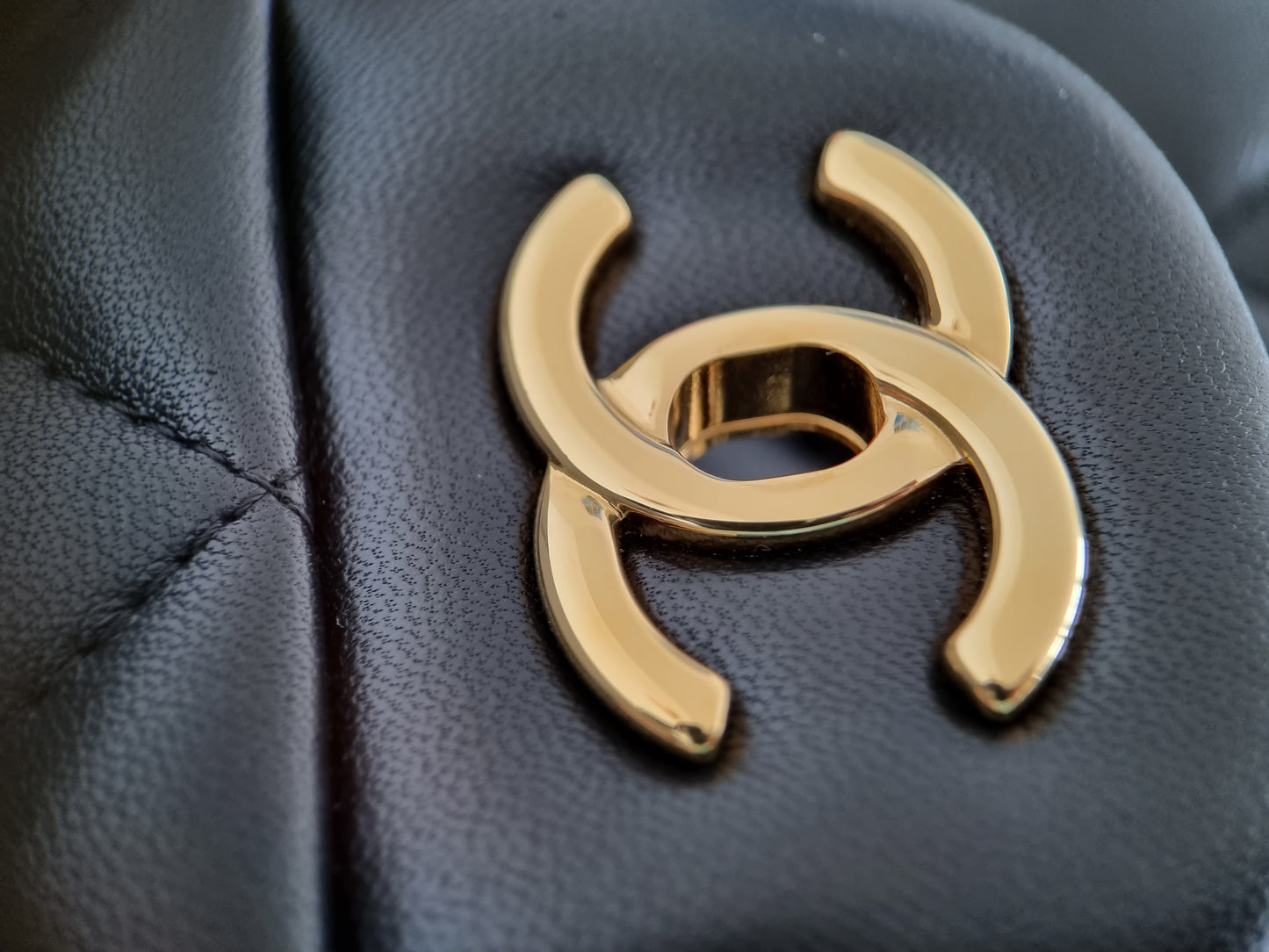 Chanel Jumbo Classic Double Flap - Schwarz - Lammleder mit Hardware in Gold