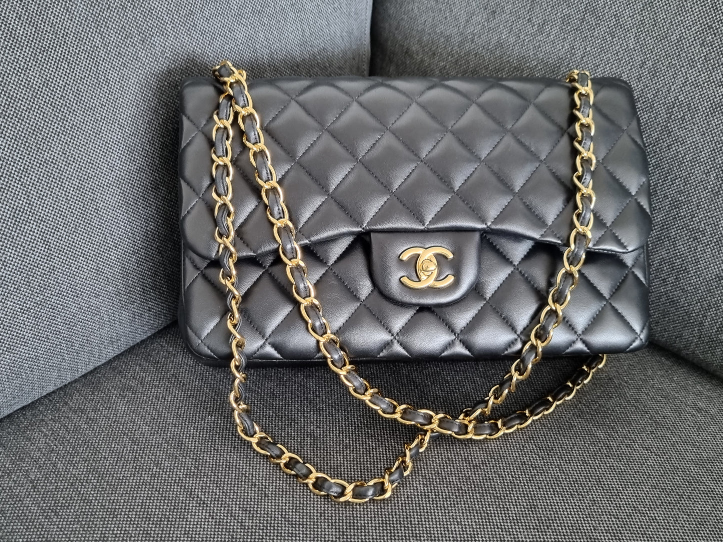 Chanel Jumbo Classic Double Flap - Schwarz - Lammleder mit Hardware in Gold