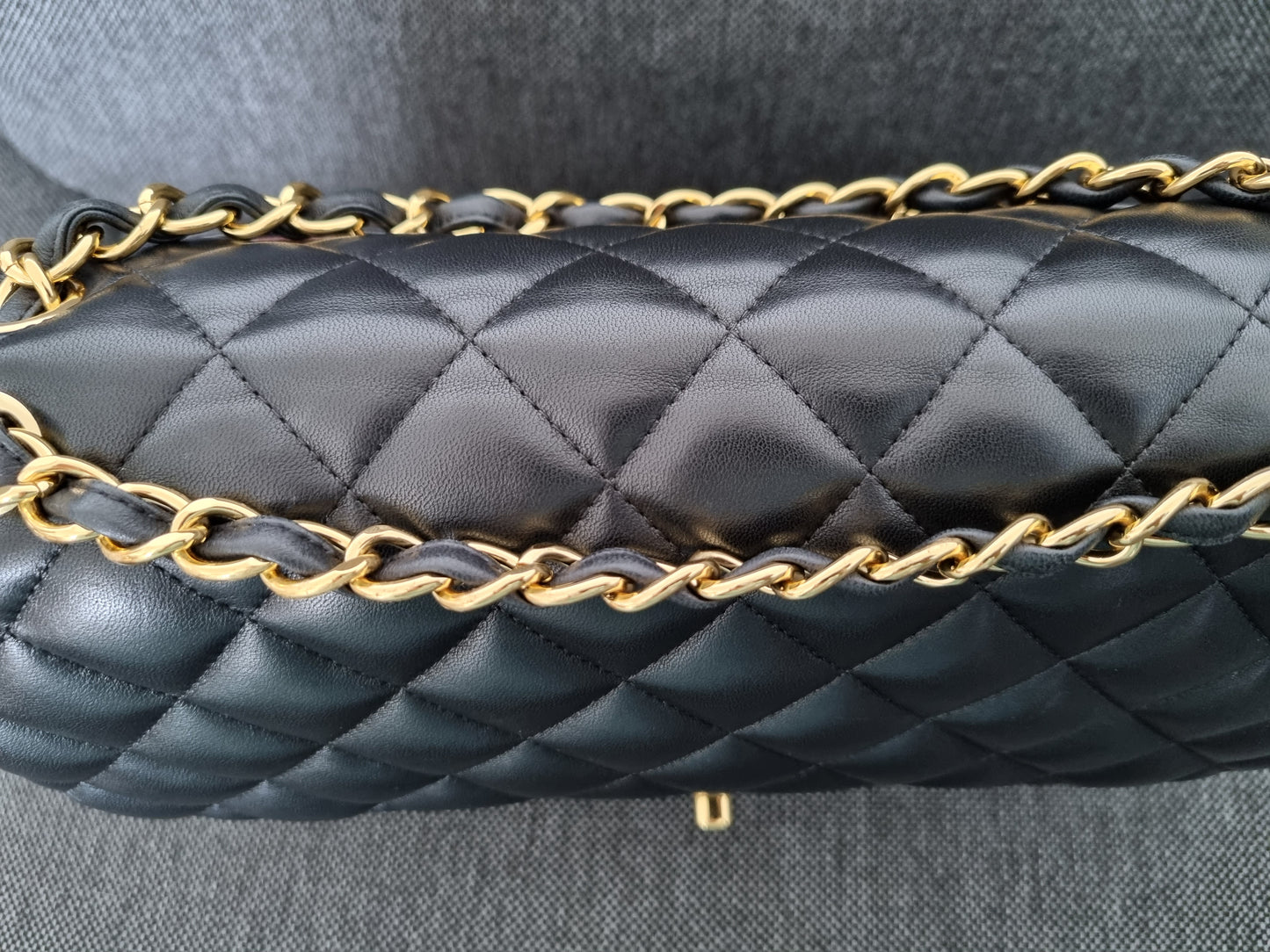 Chanel Jumbo Classic Double Flap - Schwarz - Lammleder mit Hardware in Gold