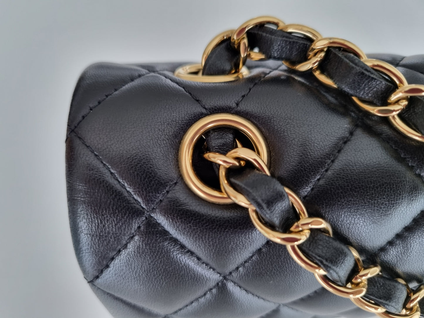 Chanel Small Classic Double Flap - Schwarz - Lammleder mit Hardware in Gold