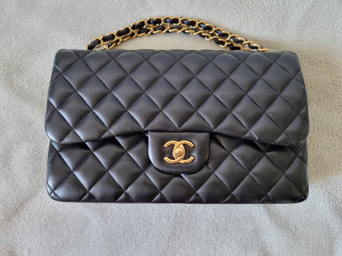 Chanel Jumbo Classic Double Flap - Schwarz - Lammleder mit Hardware in Gold