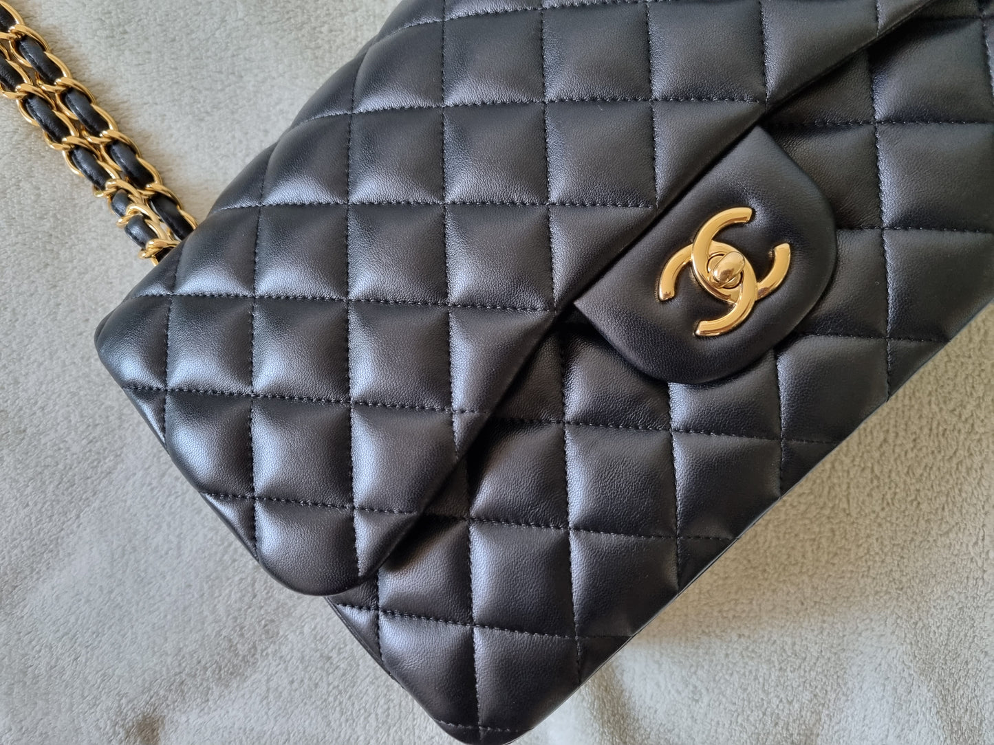 Chanel Jumbo Classic Double Flap - Schwarz - Lammleder mit Hardware in Gold