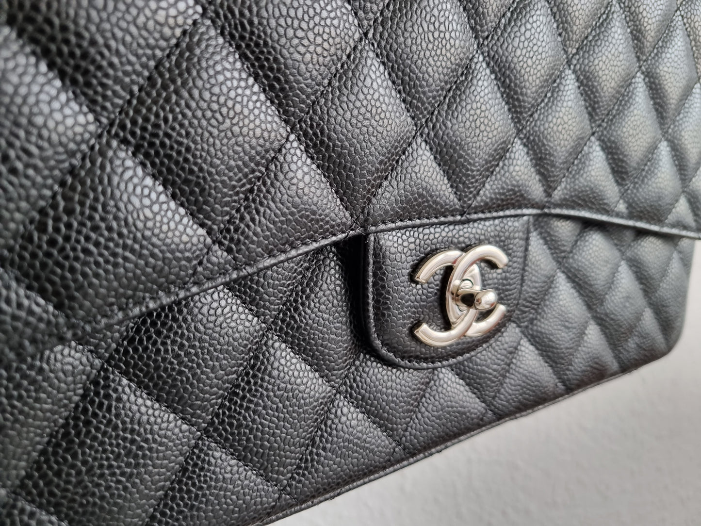 Chanel Maxi Double Flap - Kaviarleder - Schwarz
