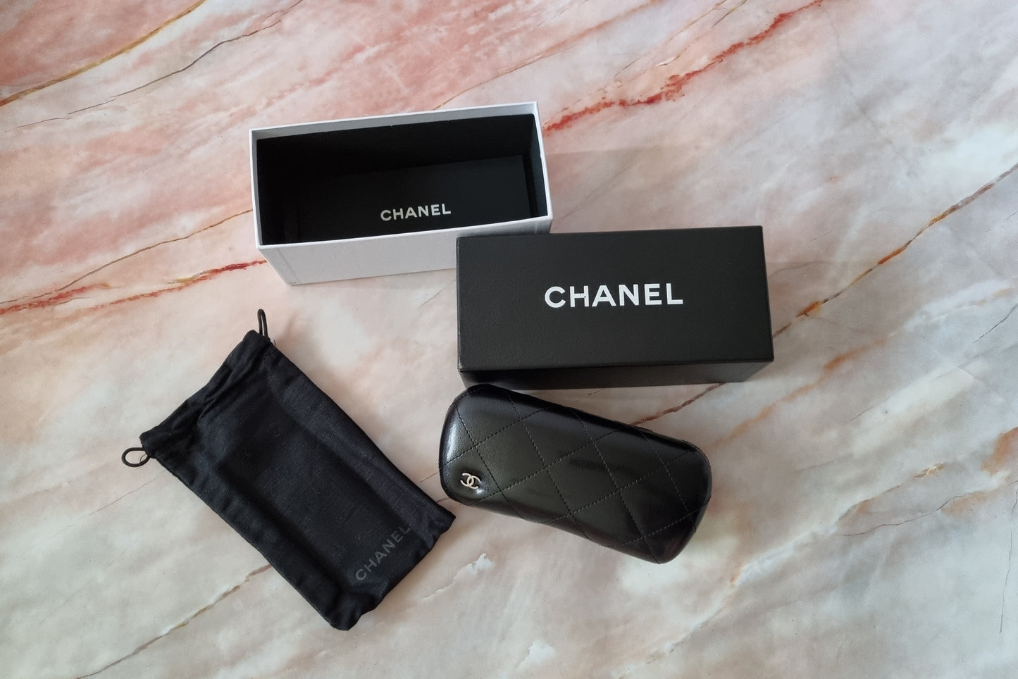 Chanel Sonnenbrille mit Etui