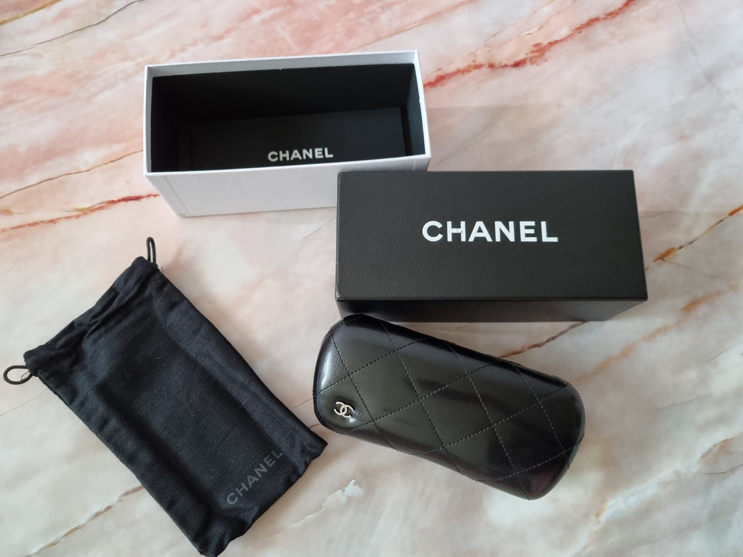 Chanel Sonnenbrille mit Etui