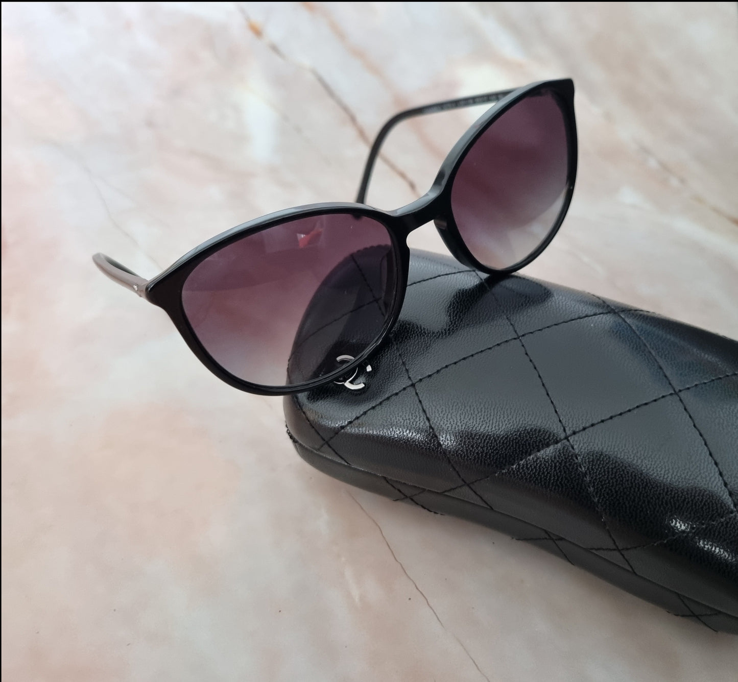 Chanel Sonnenbrille mit Etui