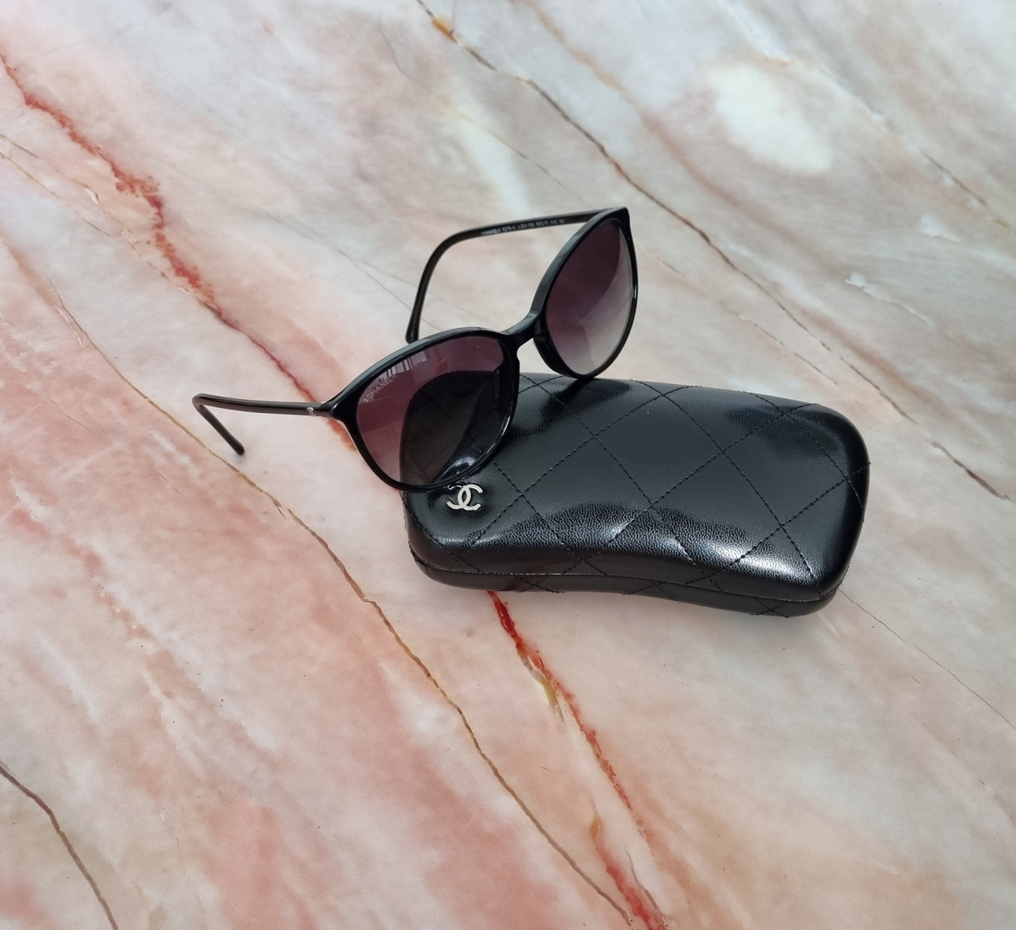 Chanel Sonnenbrille mit Etui